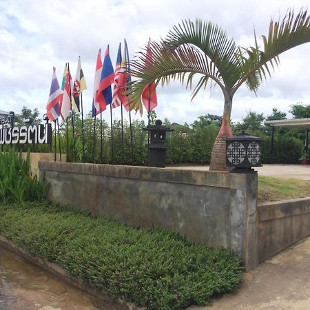 Phetcharat Grand Hotel Maesot Mae Sot Eksteriør billede